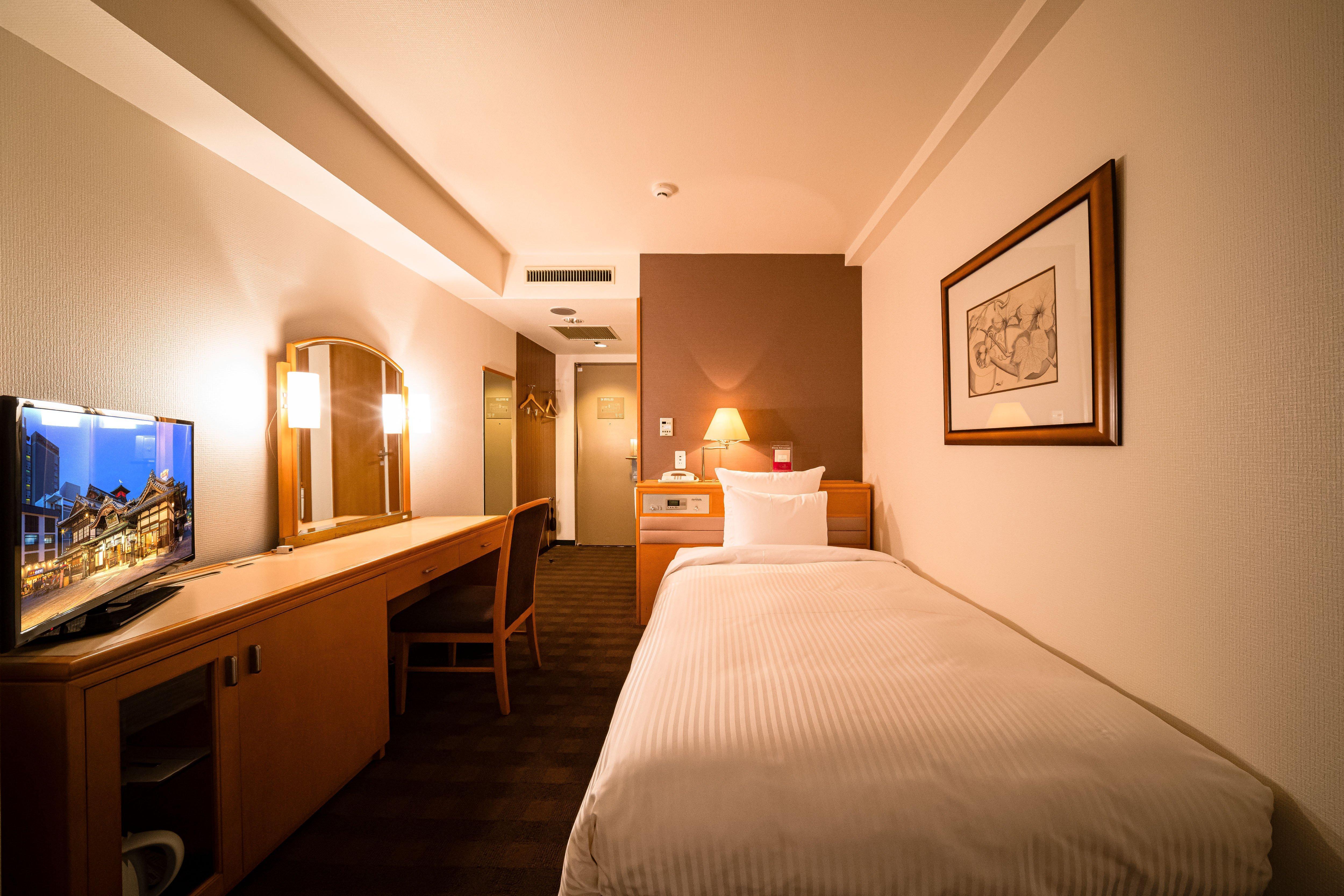 Ana Crowne Plaza Matsuyama By Ihg Hotell Exteriör bild