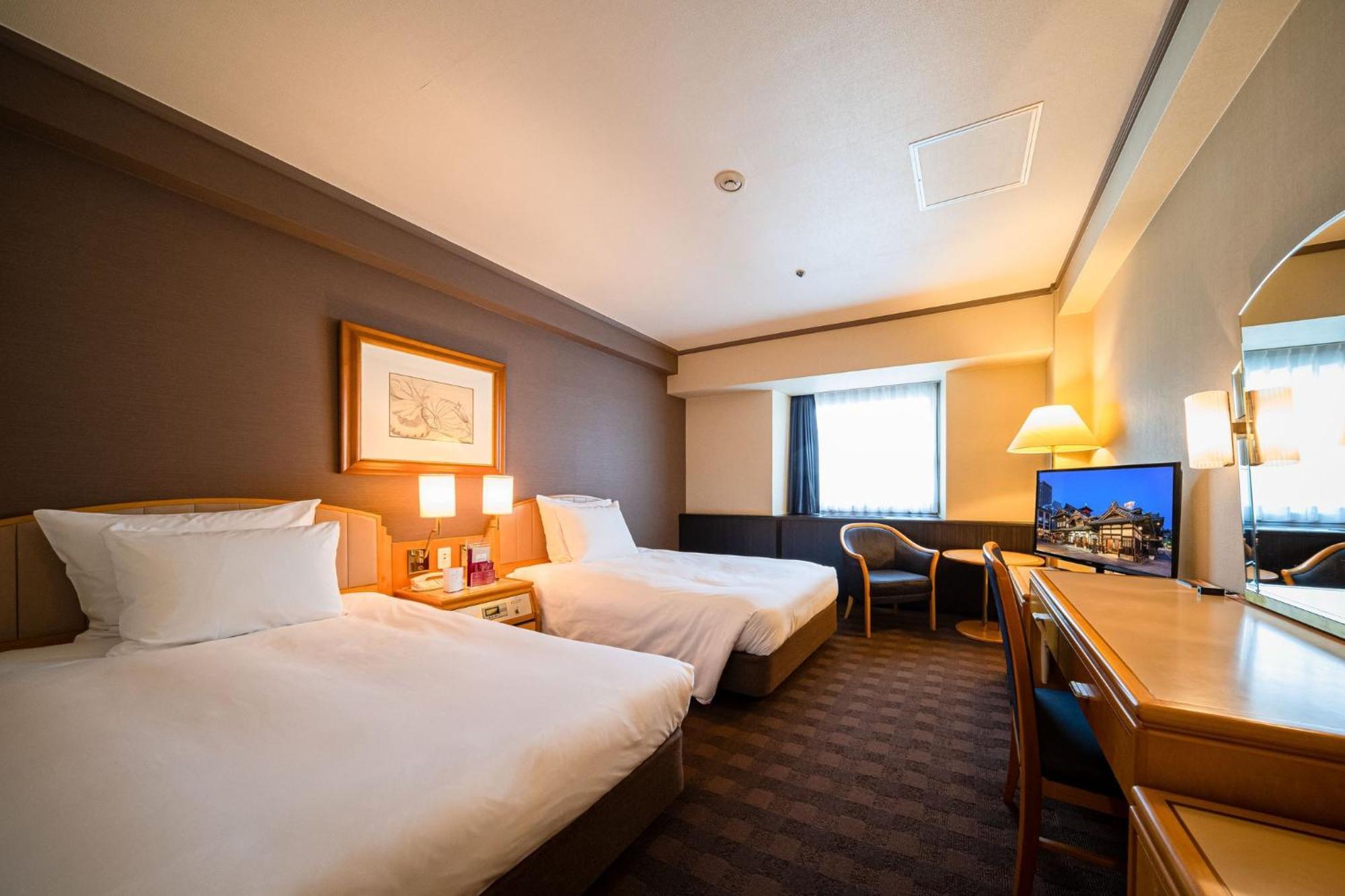 Ana Crowne Plaza Matsuyama By Ihg Hotell Exteriör bild