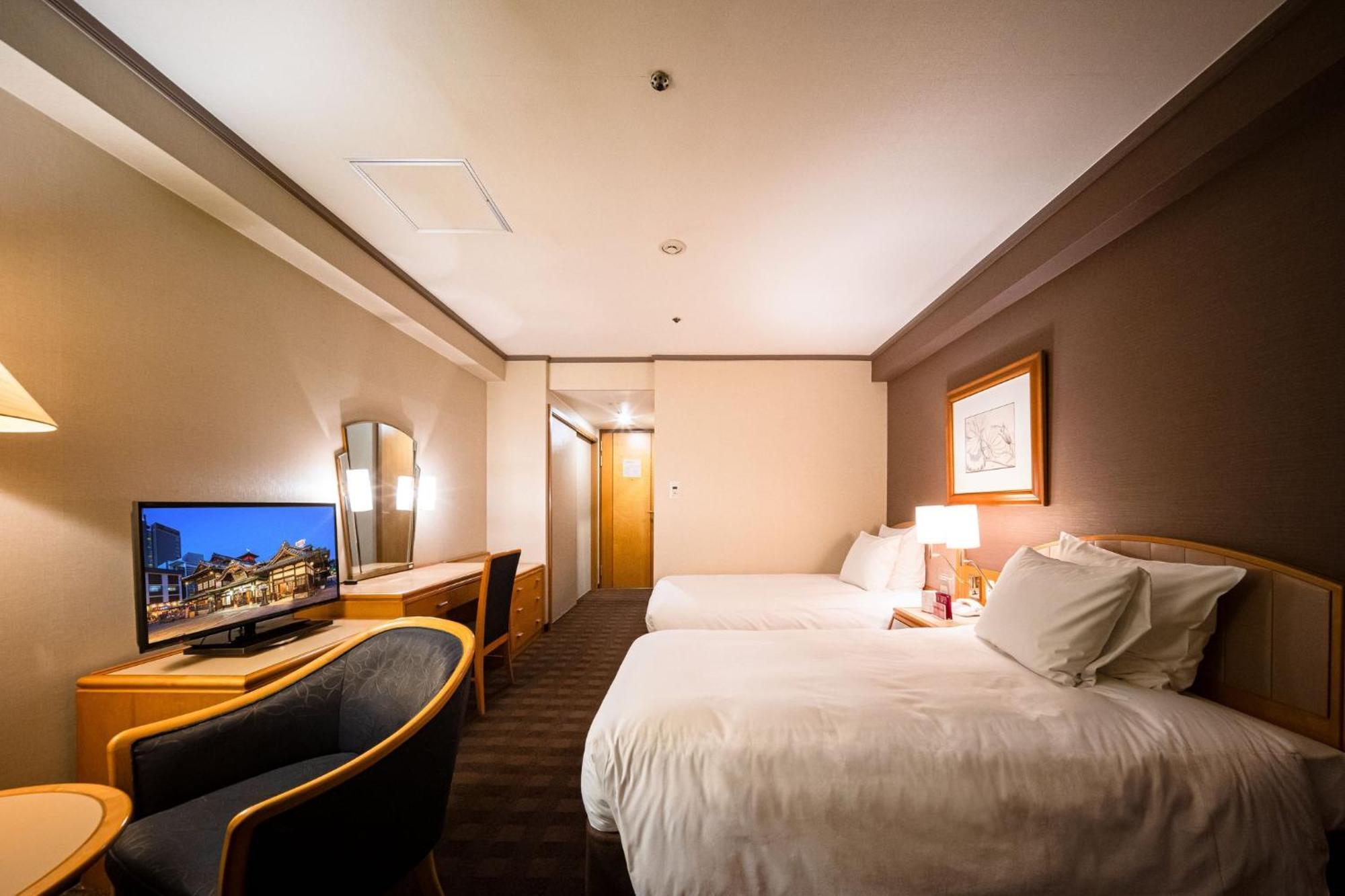 Ana Crowne Plaza Matsuyama By Ihg Hotell Exteriör bild