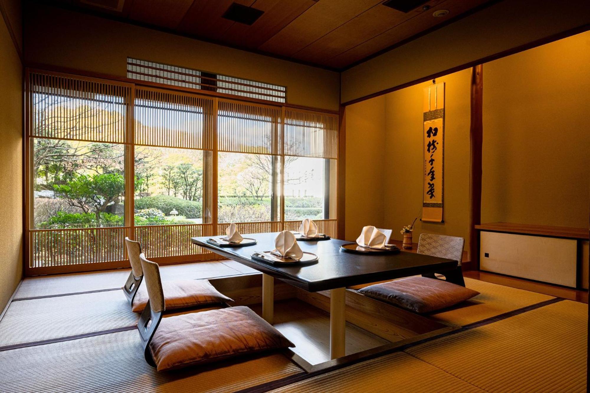 Ana Crowne Plaza Matsuyama By Ihg Hotell Exteriör bild